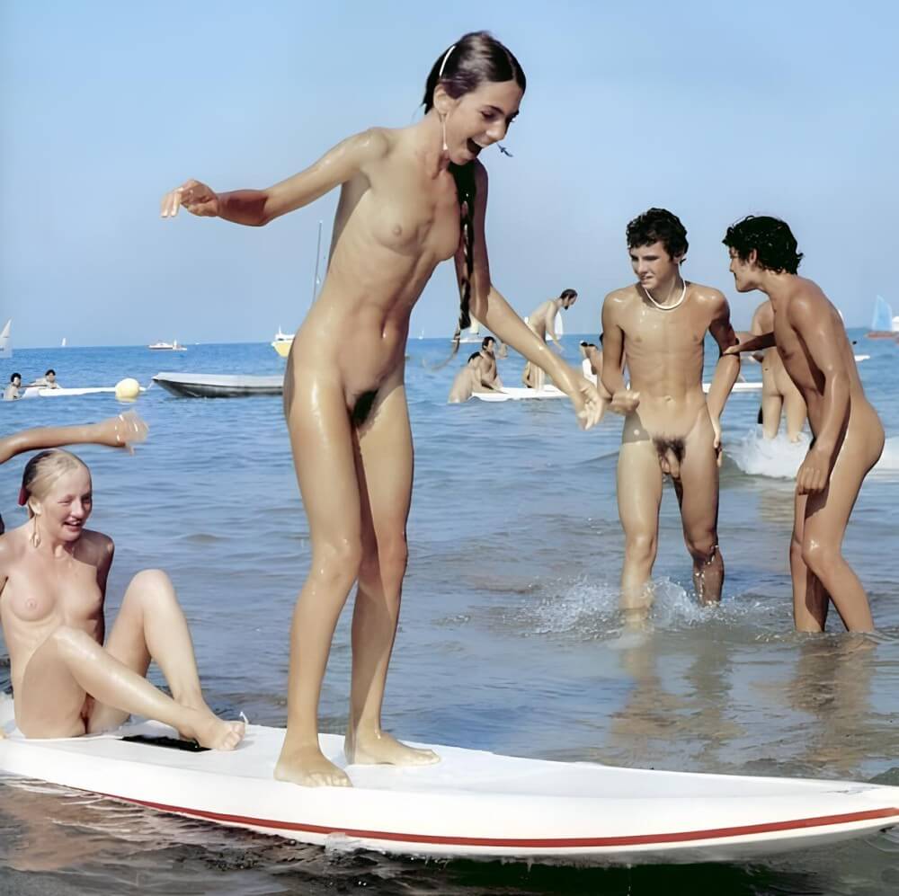 Retro naturism beautiful photos - Nudism helps improve health and boost self-confidence