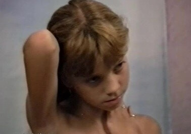 Naturistin: Julia Akt Dessous - It strives for inner balance—not being afraid to be naked among those like you