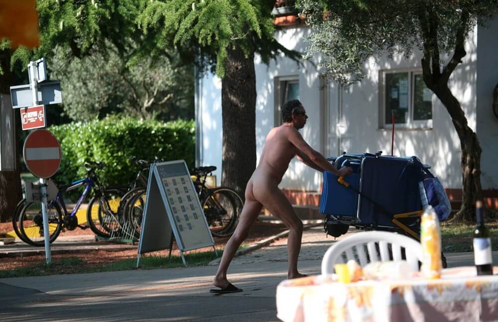 Park Side Street Pass-Bys photos - Admission Permitted Only in the Nude