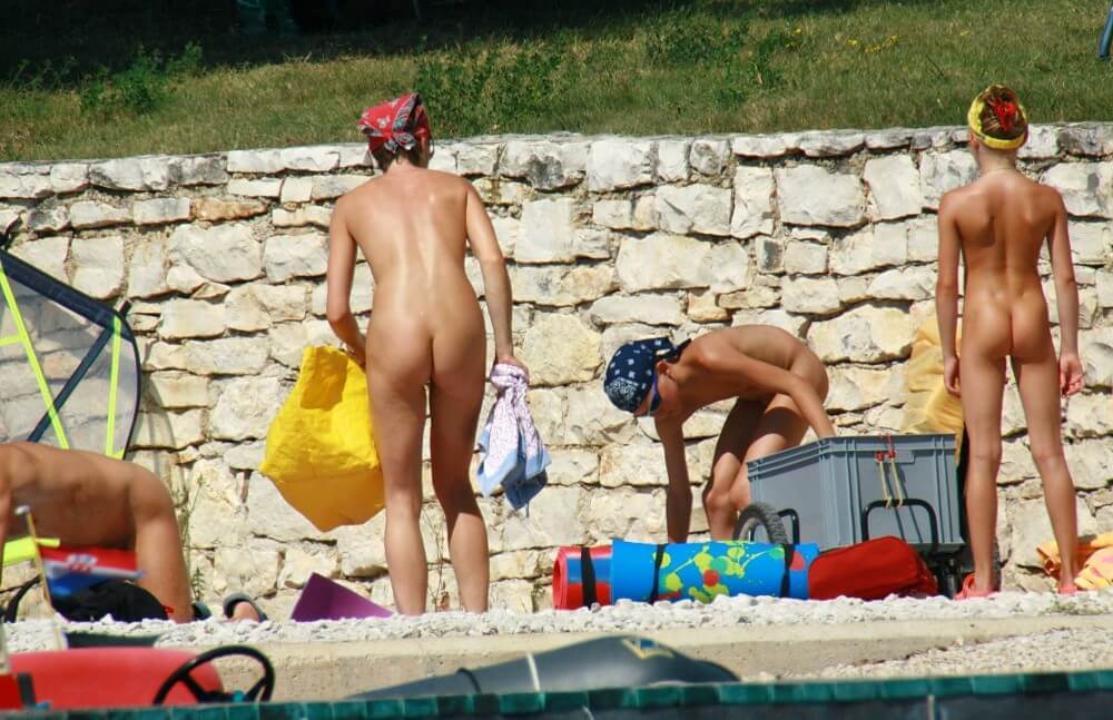 Sporty and Athletic Sands gallery - Living freely and naturally is the dream of naturists