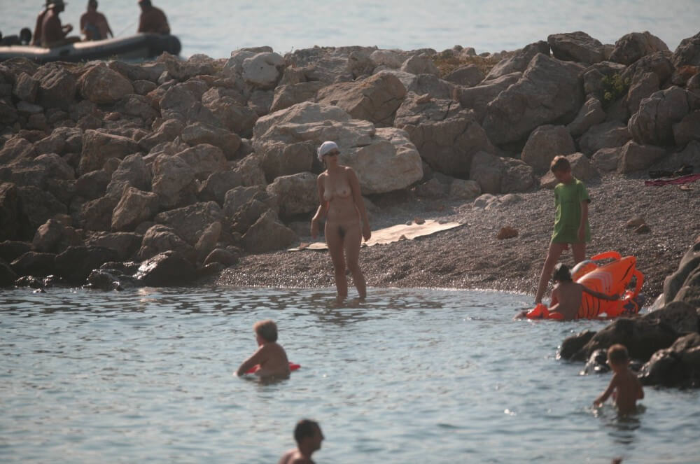 FKK cove pyramid in waters - Nudism strengthens friendships and mutual respect among people
