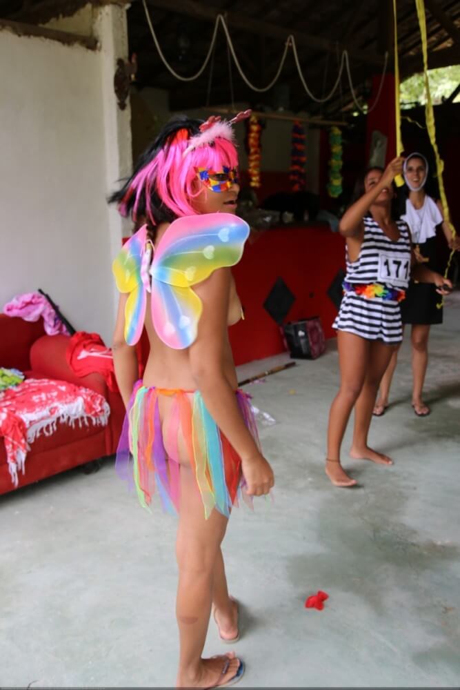 Tropical carnival photo gallery - Nudism is based on sincerity