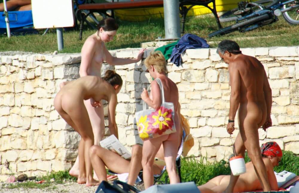 Nude Duet Girls Rail Climb Photo Set - Many consider a free body and nudism to be central to their lives