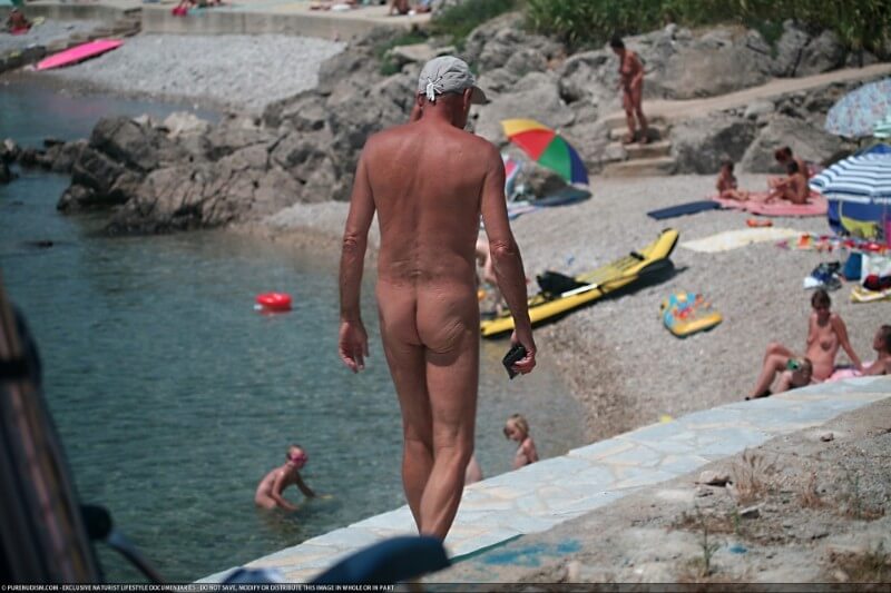 Nudist Shore Walking pics - Nudism is a way to improve health and boost self-esteem