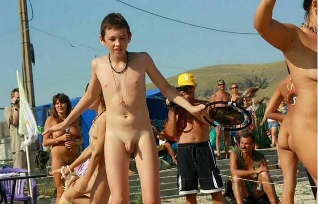 Nudists in Crimea photos - Nudism promotes mental well-being