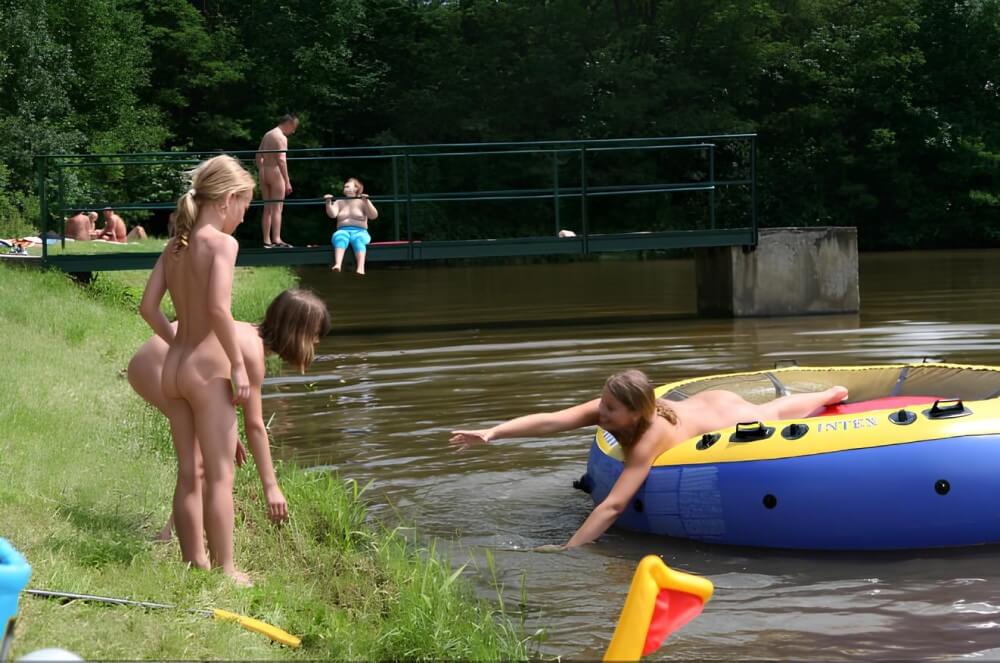 Naked Body gallery - In nude recreation, harmony with nature and inner balance are important