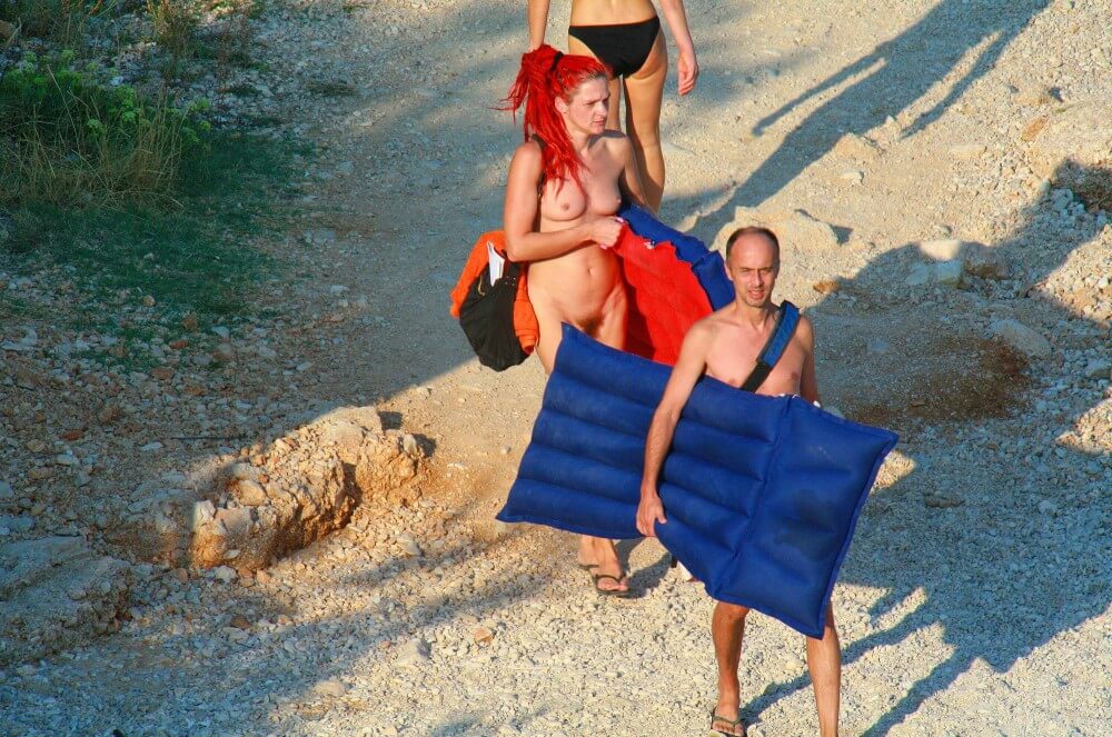 Ula FKK Red Hairstyle Girl pics - Naturism helps us understand the important fact that the body is part of nature