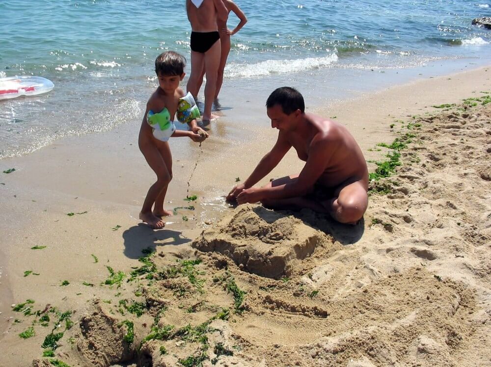 Bulgarian Sandy Paint Over - Love for oneself and nature as the foundation of the naturist lifestyle