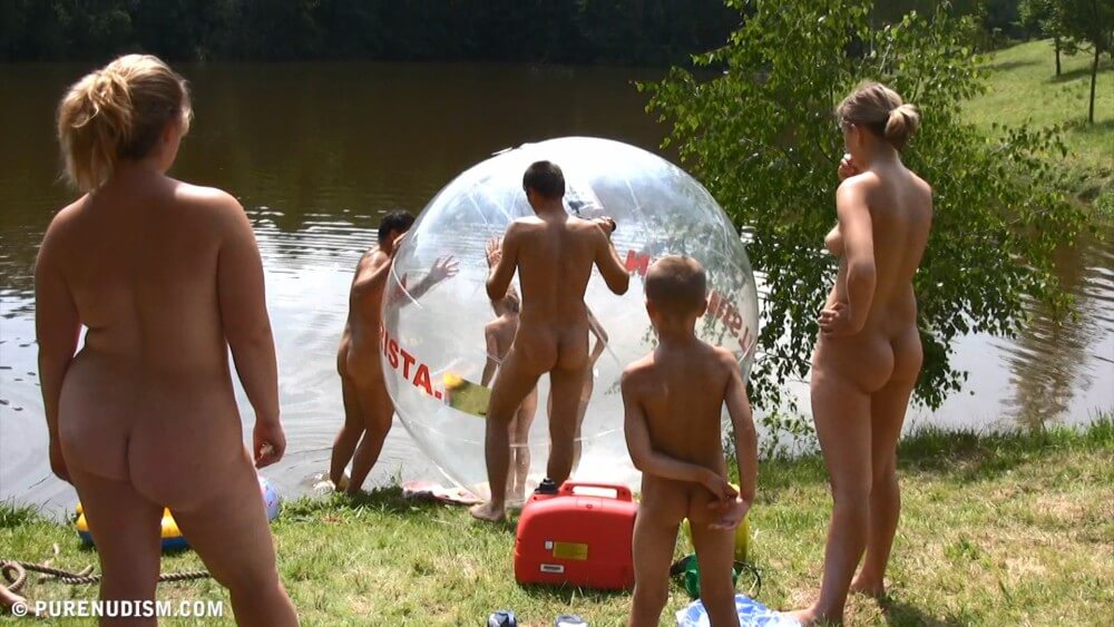 Aqua Nude Relaxation Full HD - Overcoming shame and awkwardness when taking off clothes