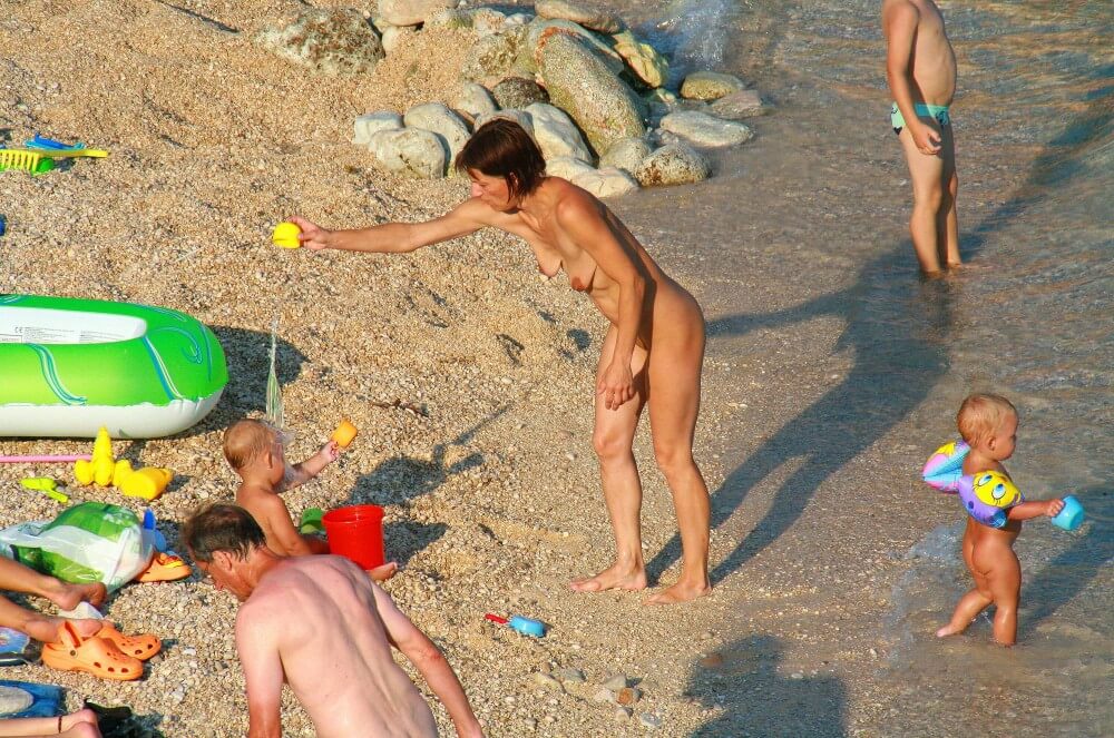 Ula Naturists Beach photo gallery - The practice of nudism helps overcome insecurities and overcome fears