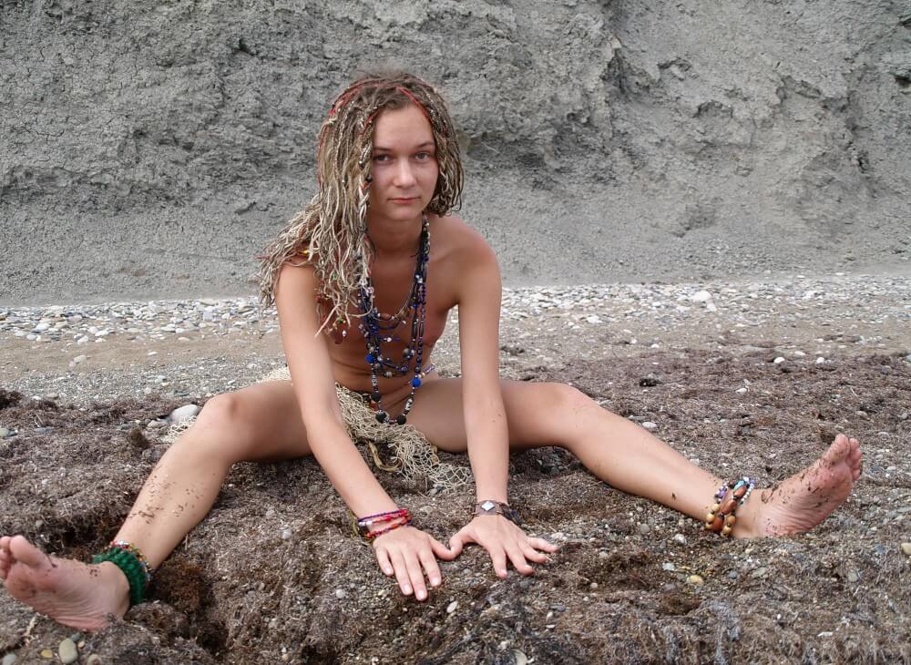Naturists Rocky Stream Pixie Girls photos - Naturists value a simple life
