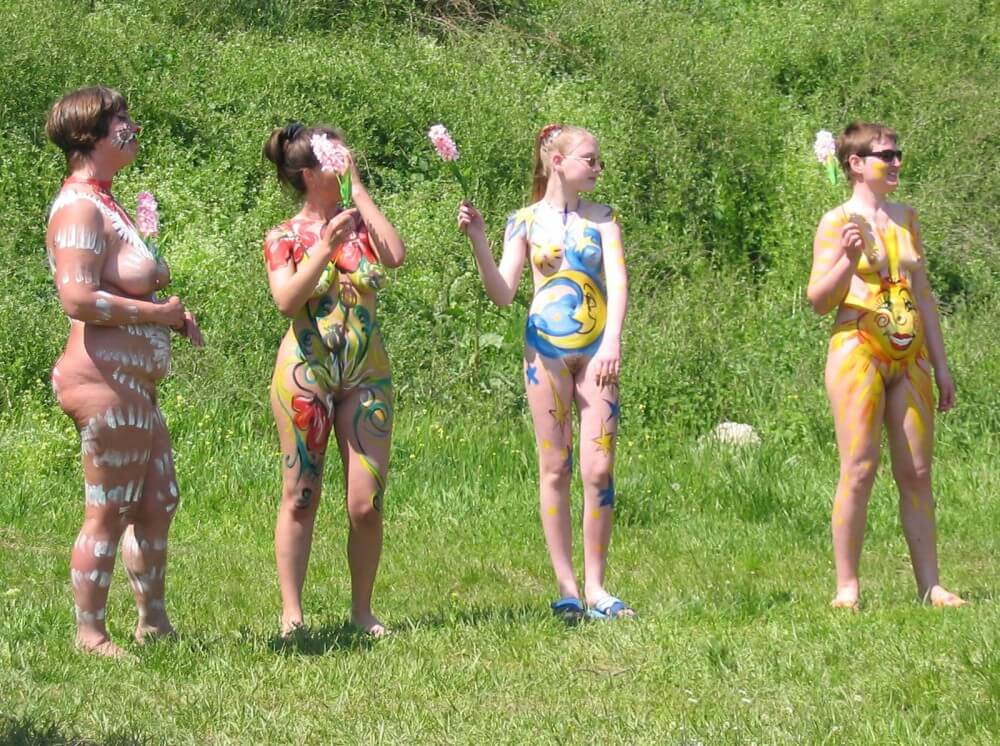 Family String-Apple Game Pics - World Naturist Federation