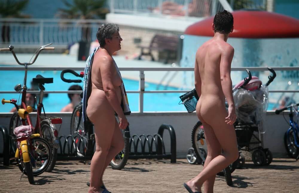 Sun-Soaked Sidewalk pics - Getting rid of swimsuits
