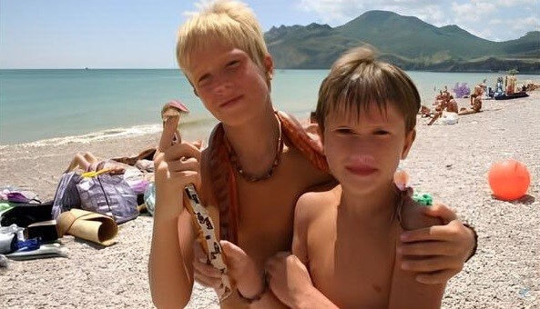 Premium Content # 23 - Nudists relax beautifully—a sight to behold
