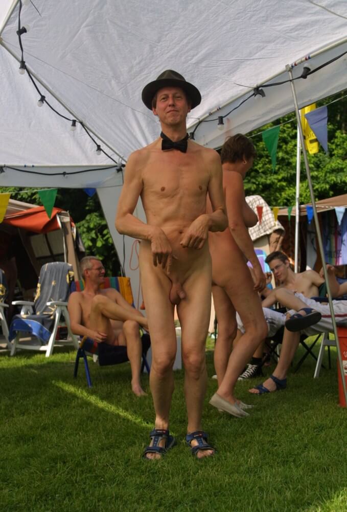 Holland Show and Relaxation - Differences between nudists and naturists