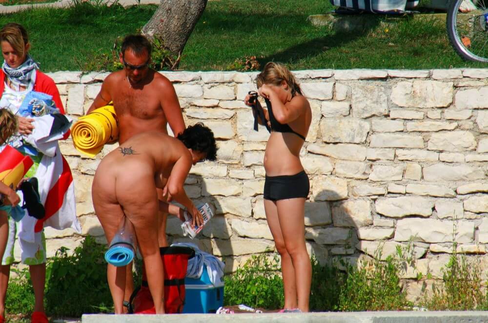 Ula FKK Sisters Day photo gallery - Interaction with nature through naturism and nudism