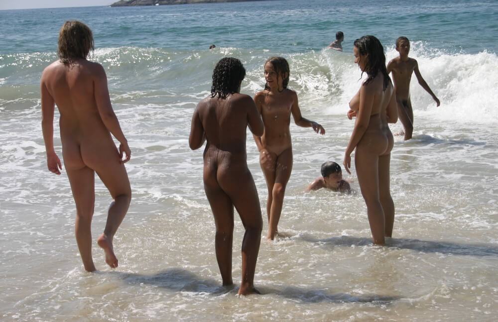 Brazils Water Refreshing pics - The desire to be closer to nature and without clothes