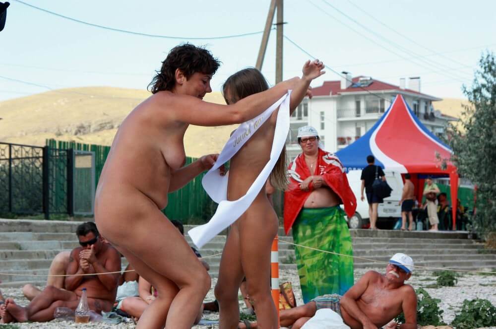 Presenting Mini Awards photos - Spectators are permitted to be naked