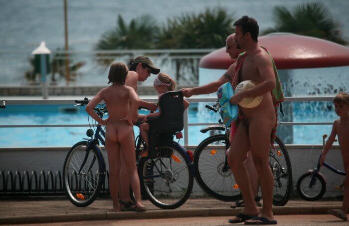 Freedom on two wheels: how cycling and hiking enrich the lives of nudists - Nudism fosters trust and mutual understanding