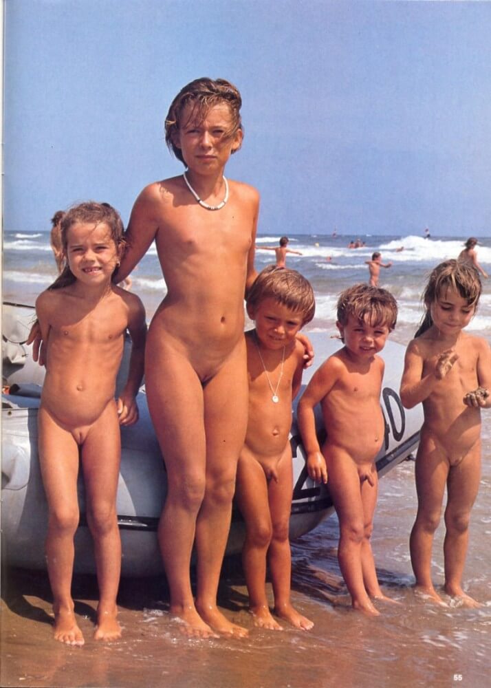 Jung und Frei Nr 2 - Naturism teaches us to accept ourselves and others without embarrassment