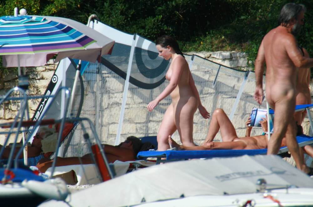 Girl Daytime Bath - The impact of naturism on health