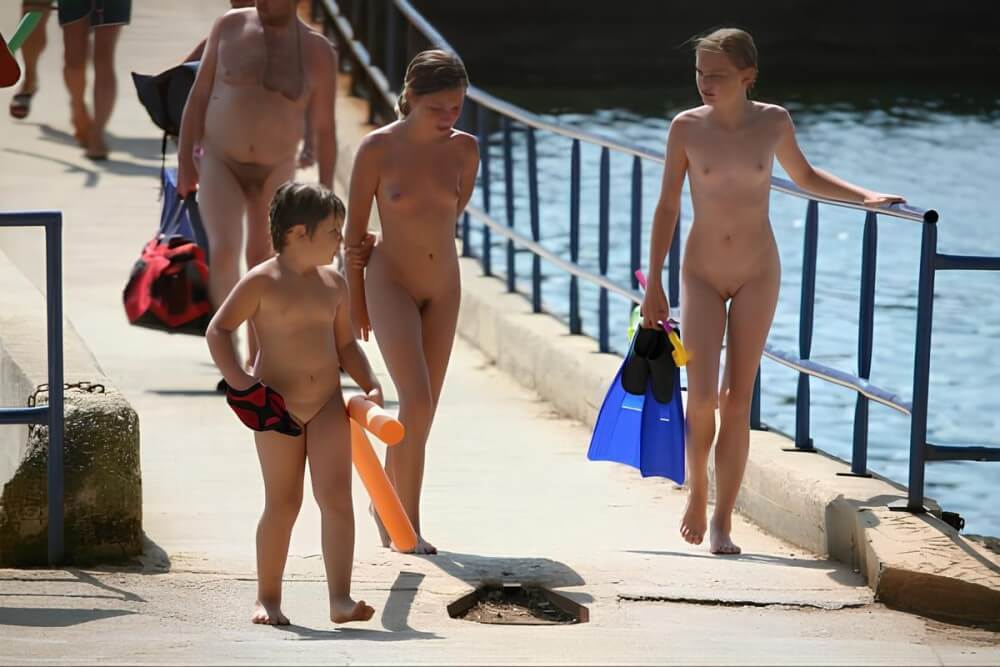 Naturism photo gallery # 11 - Naturist Club: Exclusive Content