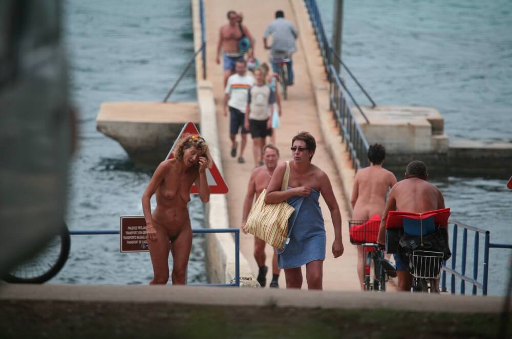 Crete FKK Bridge Crossing photos - There are many political figures among the movements supporters