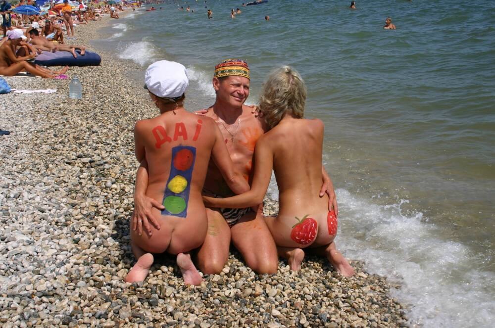 Bold Outdoor Nude Poses pics - Unrestricted freedom as the core value of nudism