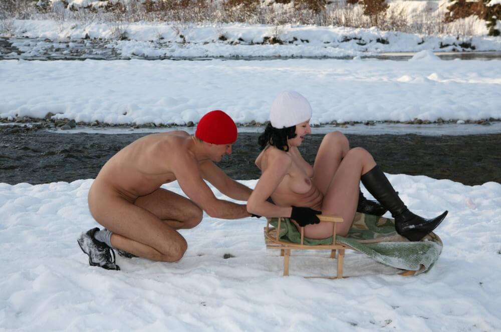 Naturist Girl Snow Day Couples Sled pics - Many beautiful people without clothes
