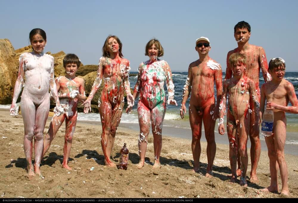 Naturism photo gallery # 58 - Naturism promotes tolerance