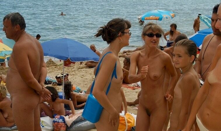Documentary video naturism 1999 - Mutual respect as an important part of the naturist community