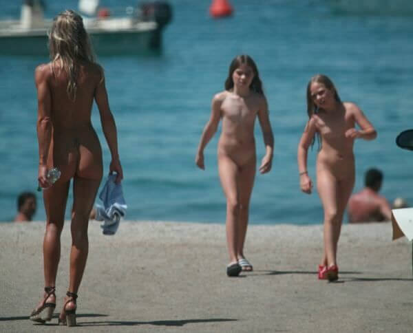 The nudism country photos - Nudism strengthens friendships and mutual respect