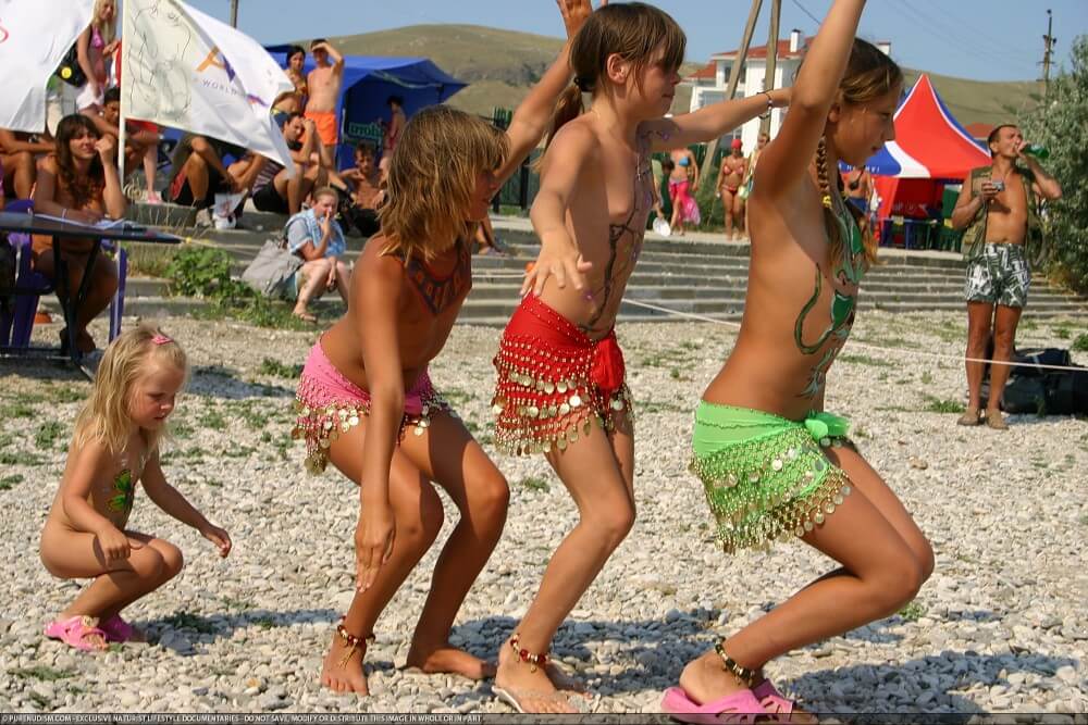 Festival and dancing photos - Nature provides inspiration and energy for the lives of naturists