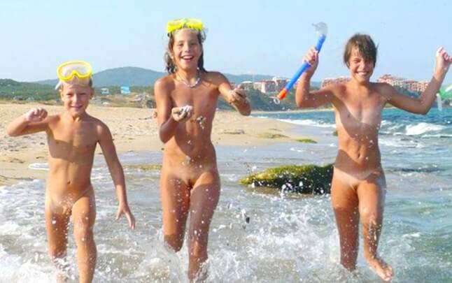 Naturism photo gallery # 27 - Nudity fosters trust and mutual understanding among people