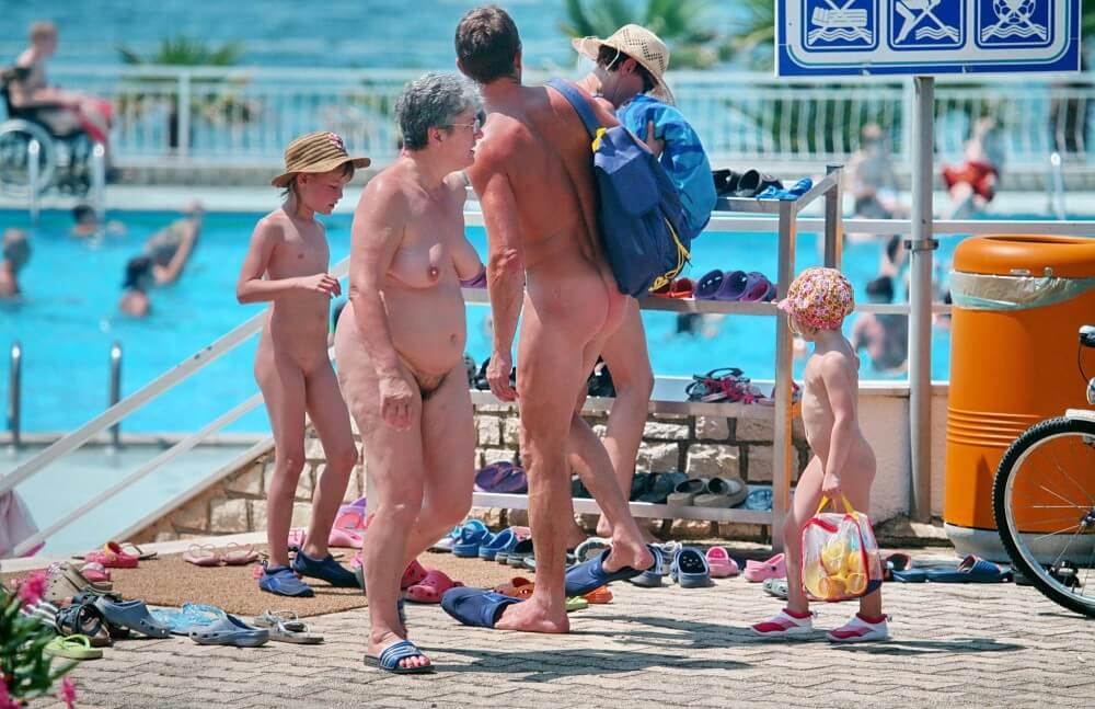 Family Poolside Grouping pics - Clothing is a barrier for a nudist