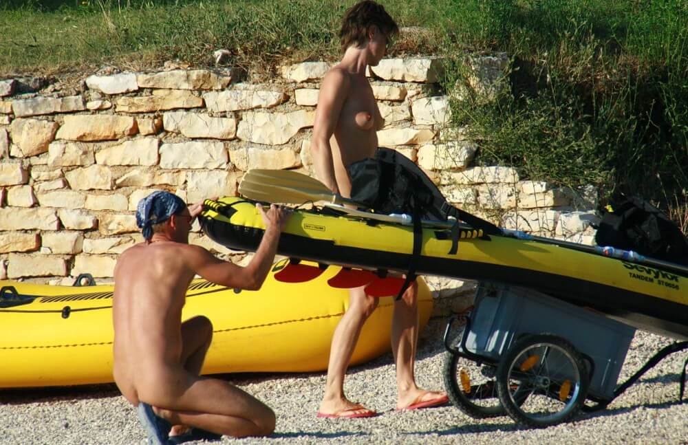 Rafting Team Excursions pics - A spontaneous movement toward nudity