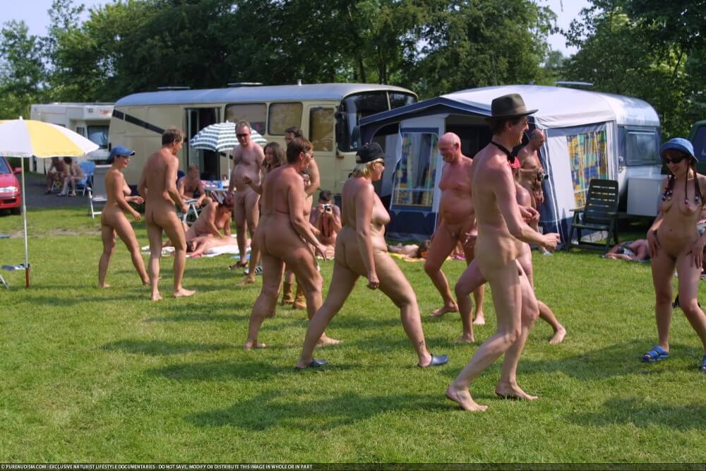 Naturism photo gallery # 53 - Popularizing nudism among the general public