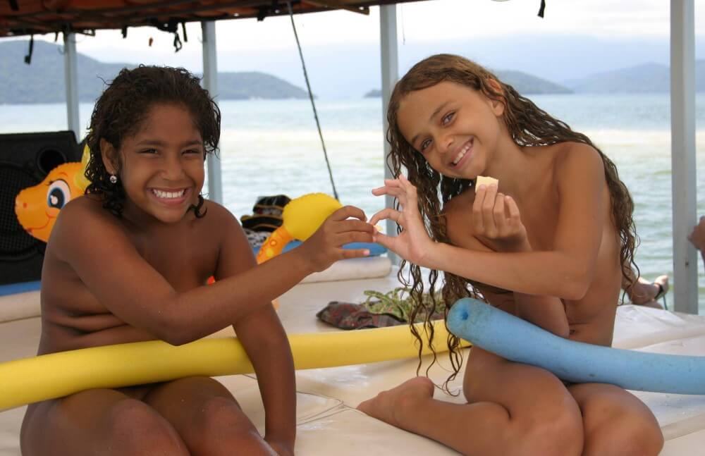 Brazilian Boating Girlfriend pics - The pursuit of naturalness and freedom