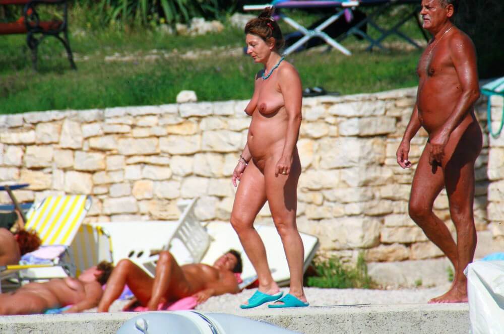 Ula FKK Wall-Side Passby photos - The lifestyle of naturist advocates and their community