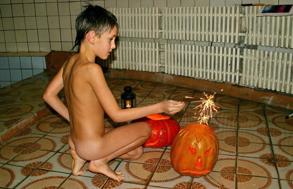 Naturism photo gallery # 20 - Naturism and nudism are a path to inner freedom