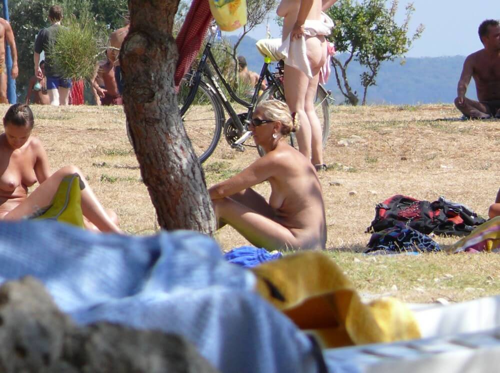Ula FKK Shore Perspective pics - In our home, we are all nudists