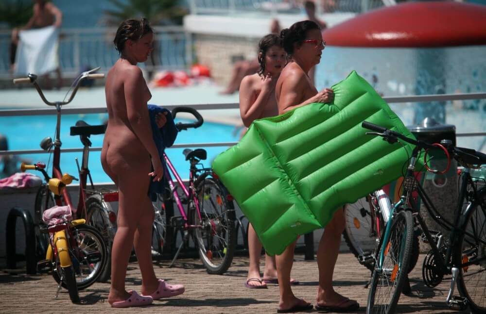 Outdoor Pool Sideliners pics - What Is Naturist Tourism and How Is It Evolving?