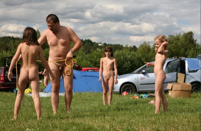 Naturism photo gallery # 38 - Taking off ones clothes is a way to strengthen inner harmony