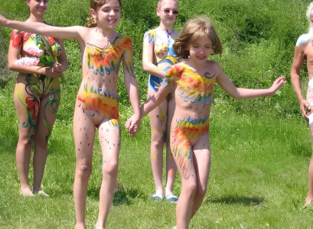 Naturism photo gallery # 29 - Nature provides the energy and strength for life, and well simply be naked