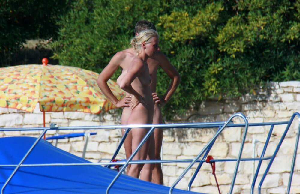 Casual Beachside Strolling pics - Getting rid of clothes