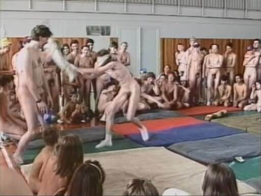 Helios Natura: Come and Play - People seek in nudism a way to overcome their insecurities