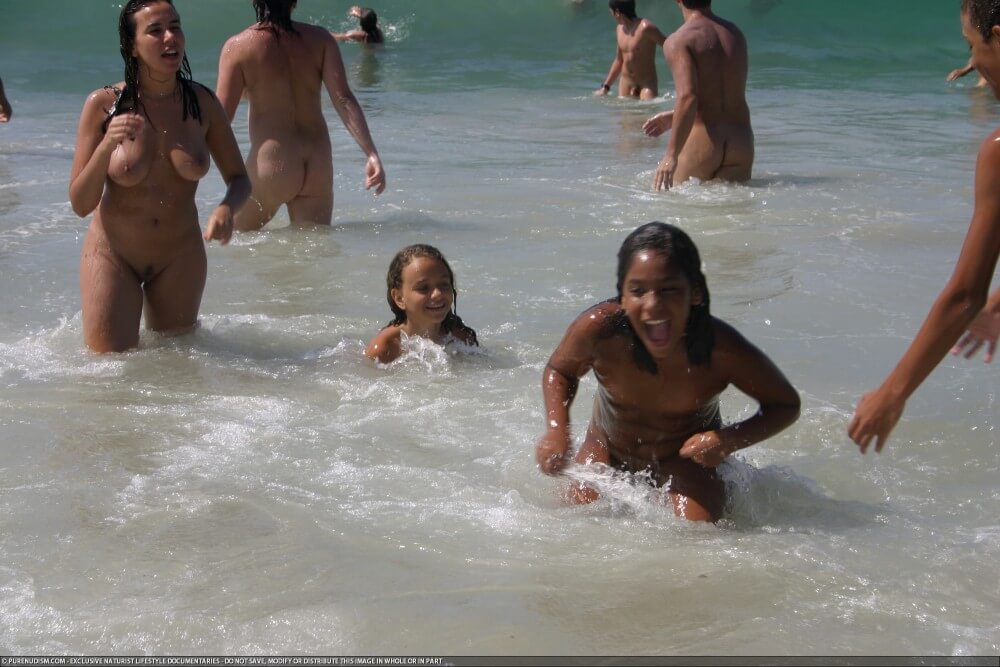 Brazil naturism photo set 4 - Many see bodily freedom as an important value